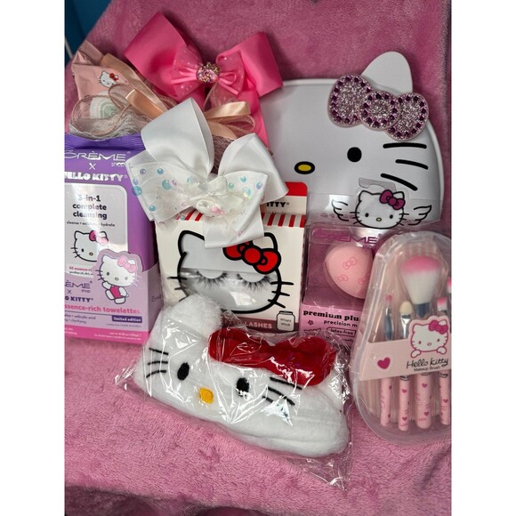 Brand New! 10 Ten Piece Hello Kitty Beauty Make-Up Bundle Lot BNIB NWT NIB BNWT - Picture 1 of 11